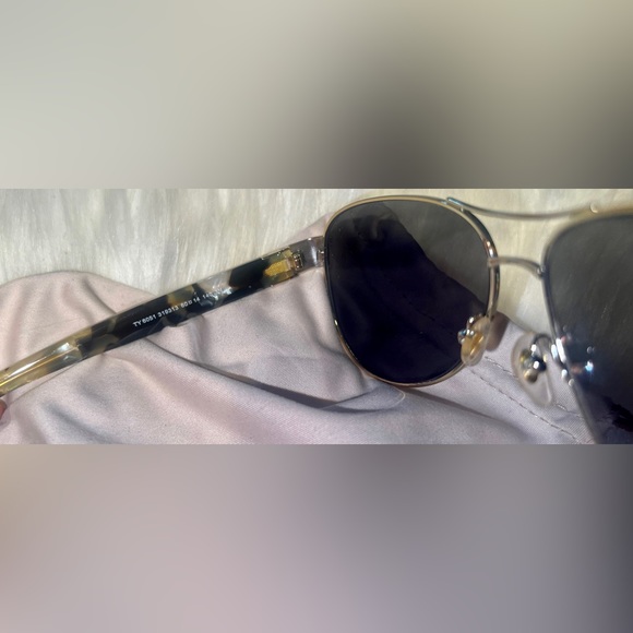 Authentic Tory Burch Sunglasses TY6051 Gold with Pouch - Picture 3 of 6